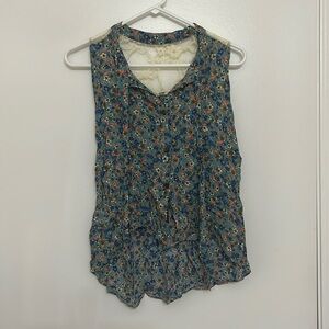 Women’s Sleeveless Lightweight Blouse